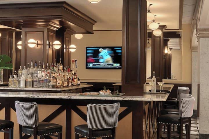 Lounge 41 of 58